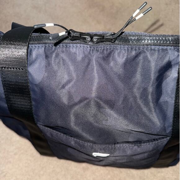 New Fabletics The Everyday Tote Black Tactical Camo O/S - Picture 6 of 8